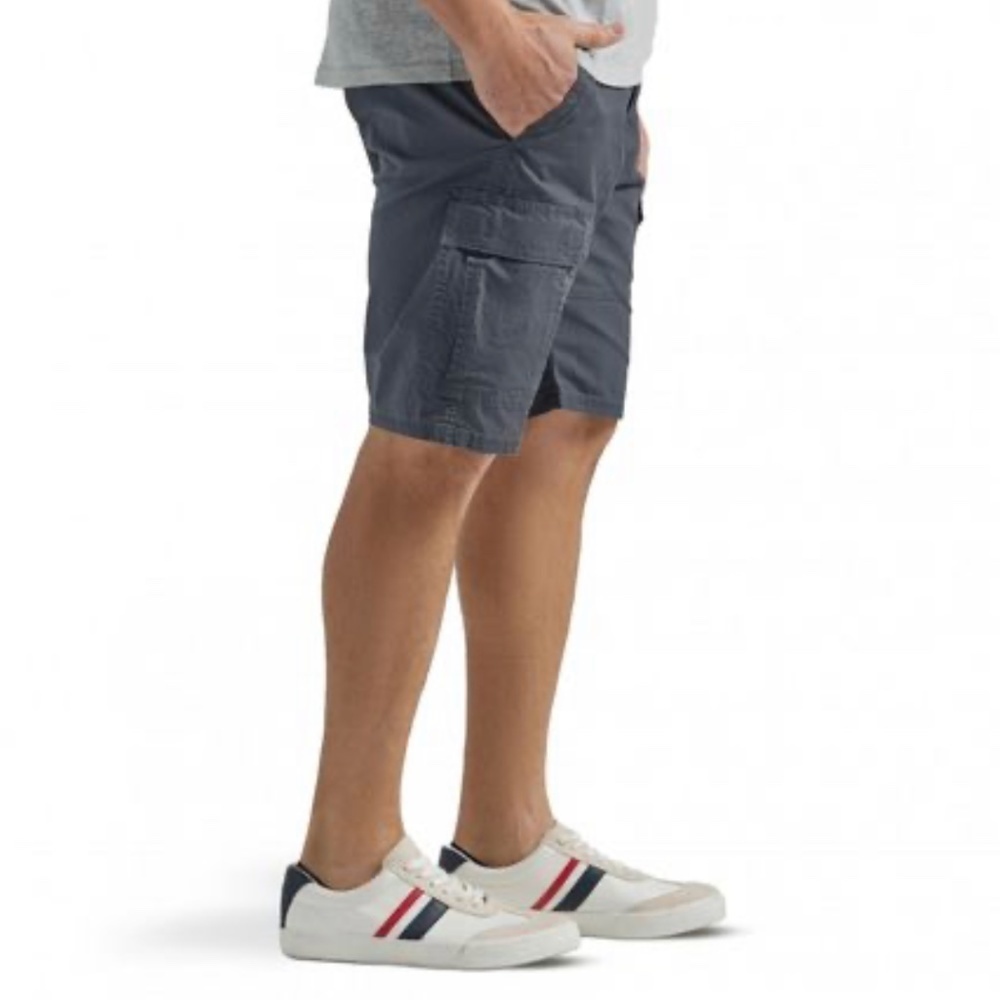 NWT Wrangler Men’s Bermuda shorts Navy Blue Utility Cargo Comfy 42